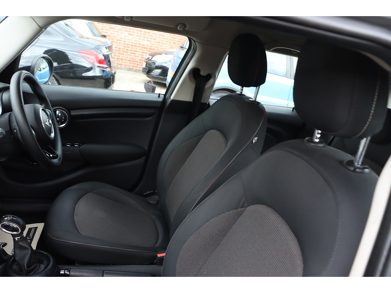 MINI 1.5 COOPER HATCHBACK 5DR PETROL AUTO BLUETOOTH DAB STEREO AIR CON PARKING AIDS JUST 2 OWNERS SAME OWNER FOR 8 YEARS ONLY 64000 MILES SH £35 ROAD TAX 72-74 Mitcham Road