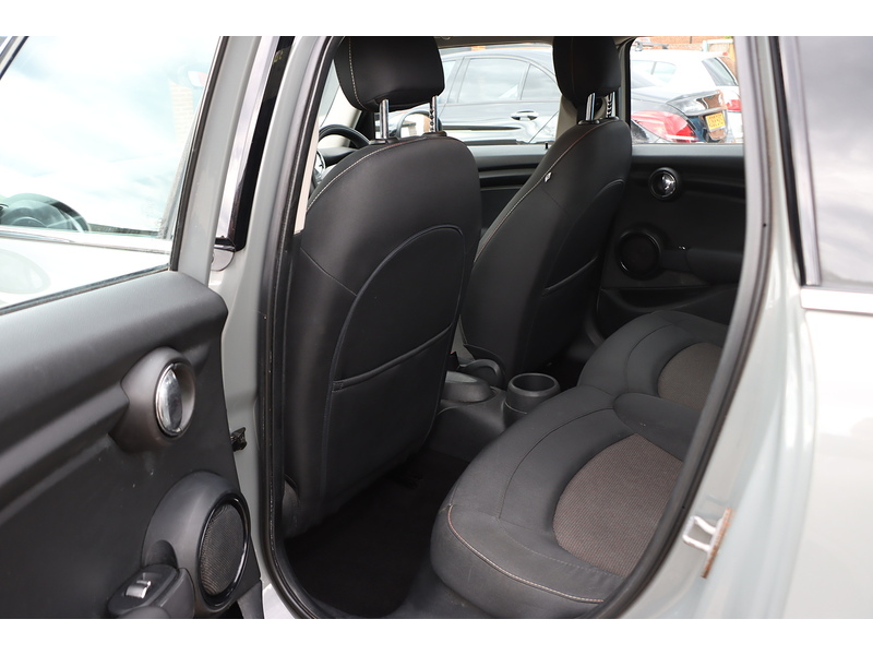 MINI 1.5 COOPER HATCHBACK 5DR PETROL AUTO BLUETOOTH DAB STEREO AIR CON PARKING AIDS JUST 2 OWNERS SAME OWNER FOR 8 YEARS ONLY 64000 MILES SH £35 ROAD TAX 72-74 Mitcham Road