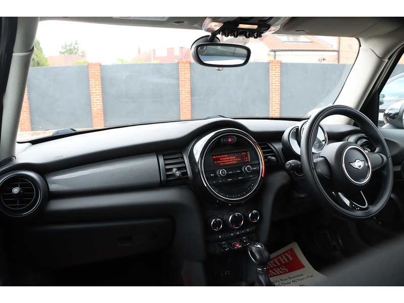 MINI 1.5 COOPER HATCHBACK 5DR PETROL AUTO BLUETOOTH DAB STEREO AIR CON PARKING AIDS JUST 2 OWNERS SAME OWNER FOR 8 YEARS ONLY 64000 MILES SH £35 ROAD TAX 72-74 Mitcham Road