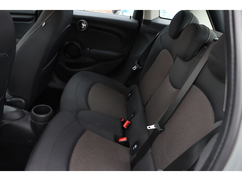 MINI 1.5 COOPER HATCHBACK 5DR PETROL AUTO BLUETOOTH DAB STEREO AIR CON PARKING AIDS JUST 2 OWNERS SAME OWNER FOR 8 YEARS ONLY 64000 MILES SH £35 ROAD TAX 72-74 Mitcham Road