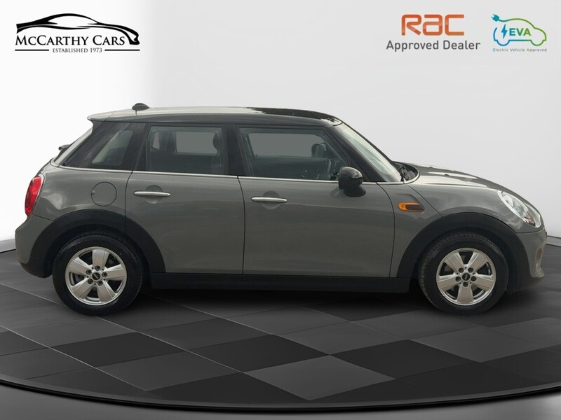 MINI 1.5 COOPER HATCHBACK 5DR PETROL AUTO BLUETOOTH DAB STEREO AIR CON PARKING AIDS JUST 2 OWNERS SAME OWNER FOR 8 YEARS ONLY 64000 MILES SH £35 ROAD TAX 72-74 Mitcham Road