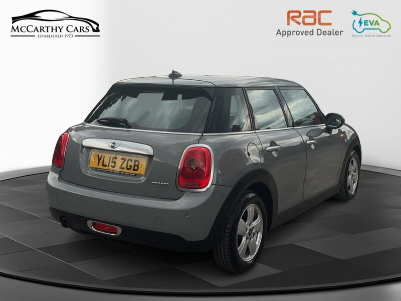 MINI 1.5 COOPER HATCHBACK 5DR PETROL AUTO BLUETOOTH DAB STEREO AIR CON PARKING AIDS JUST 2 OWNERS SAME OWNER FOR 8 YEARS ONLY 64000 MILES SH £35 ROAD TAX 72-74 Mitcham Road