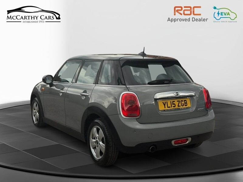 MINI 1.5 COOPER HATCHBACK 5DR PETROL AUTO BLUETOOTH DAB STEREO AIR CON PARKING AIDS JUST 2 OWNERS SAME OWNER FOR 8 YEARS ONLY 64000 MILES SH £35 ROAD TAX 72-74 Mitcham Road