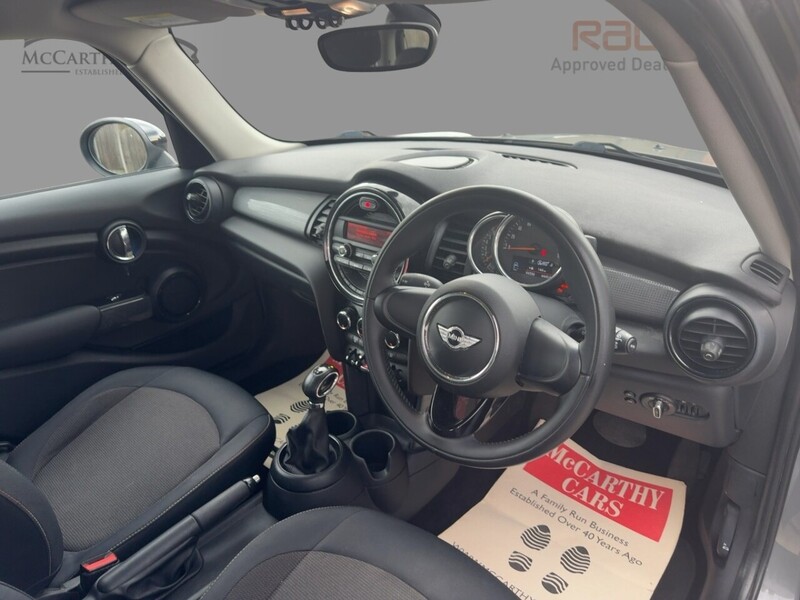 MINI 1.5 COOPER HATCHBACK 5DR PETROL AUTO BLUETOOTH DAB STEREO AIR CON PARKING AIDS JUST 2 OWNERS SAME OWNER FOR 8 YEARS ONLY 64000 MILES SH £35 ROAD TAX 72-74 Mitcham Road