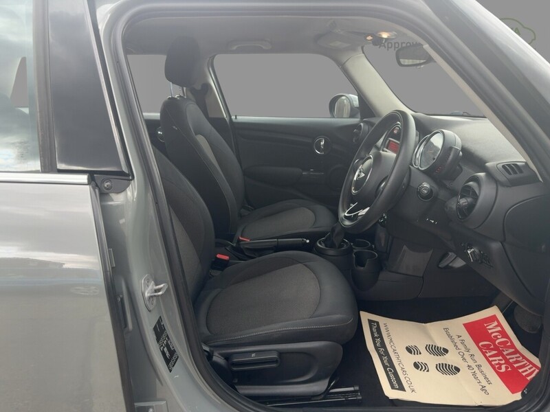 MINI 1.5 COOPER HATCHBACK 5DR PETROL AUTO BLUETOOTH DAB STEREO AIR CON PARKING AIDS JUST 2 OWNERS SAME OWNER FOR 8 YEARS ONLY 64000 MILES SH £35 ROAD TAX 72-74 Mitcham Road