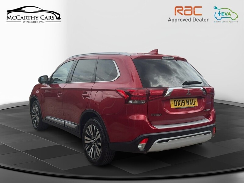 Mitsubishi 2.0 MIVEC JURO AUTO 7 SEATER HEATED SEATS SAT NAV BLUETOOTH DAB STEREO APPLE CARPLAY REAR CAMERA 2 OWNERS SAME OWNER FOR 3 YEARS ONLY 30000 MILES FSH 72-74 Mitcham Road