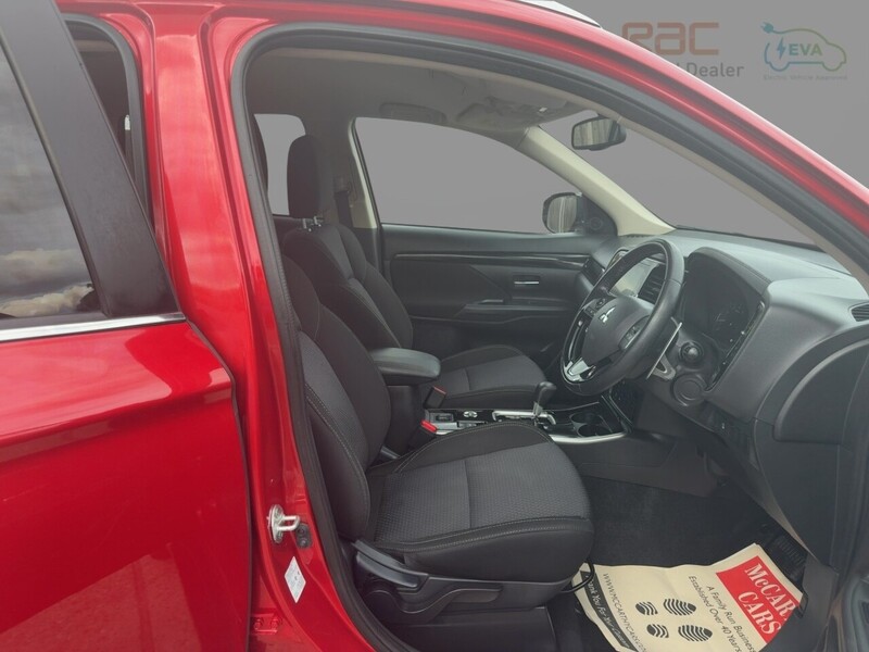 Mitsubishi 2.0 MIVEC JURO AUTO 7 SEATER HEATED SEATS SAT NAV BLUETOOTH DAB STEREO APPLE CARPLAY REAR CAMERA 2 OWNERS SAME OWNER FOR 3 YEARS ONLY 30000 MILES FSH 72-74 Mitcham Road