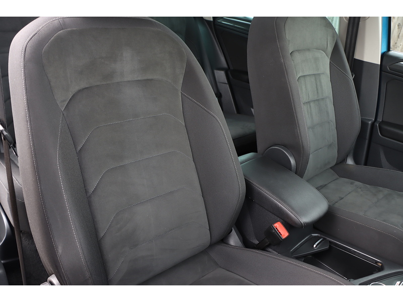 Volkswagen 2.0 TSI SEL SUV 5DR PETROL DSG 4MOTION AUTO SUNROOF HEATED SEATS SAT NAV BLUETOOTH DAB STEREO APPLE CARPLAY PARKING AIDS JUST 1 OWNER 48000 MILES SH 72-74 Mitcham Road