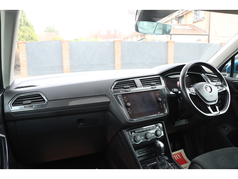Volkswagen 2.0 TSI SEL SUV 5DR PETROL DSG 4MOTION AUTO SUNROOF HEATED SEATS SAT NAV BLUETOOTH DAB STEREO APPLE CARPLAY PARKING AIDS JUST 1 OWNER 48000 MILES SH 72-74 Mitcham Road