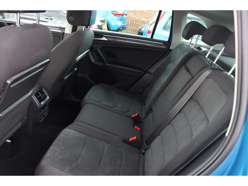 Volkswagen 2.0 TSI SEL SUV 5DR PETROL DSG 4MOTION AUTO SUNROOF HEATED SEATS SAT NAV BLUETOOTH DAB STEREO APPLE CARPLAY PARKING AIDS JUST 1 OWNER 48000 MILES SH 72-74 Mitcham Road