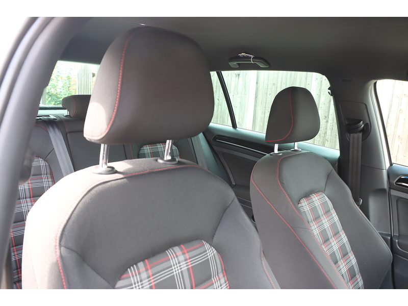 Volkswagen 2.0 TSI BLUEMOTION TECH GTI PERFORMANCE HATCHBACK 5DR PETROL MANUAL HEATED SEATS SAT NAV BLUETOOTH STEREO PARKING AIDS 110000 MILES FSH NO ULEZ CHARGE 72-74 Mitcham Road