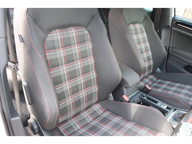 Volkswagen 2.0 TSI BLUEMOTION TECH GTI PERFORMANCE HATCHBACK 5DR PETROL MANUAL HEATED SEATS SAT NAV BLUETOOTH STEREO PARKING AIDS 110000 MILES FSH NO ULEZ CHARGE 72-74 Mitcham Road