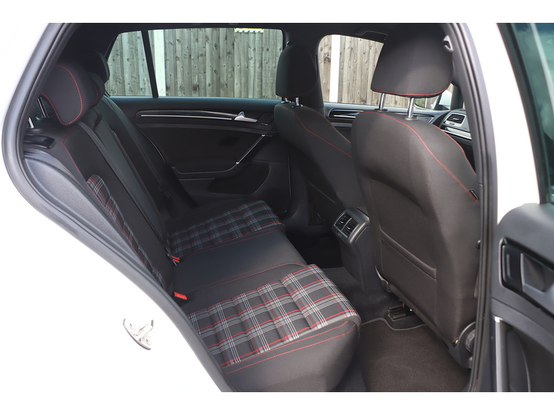 Volkswagen 2.0 TSI BLUEMOTION TECH GTI PERFORMANCE HATCHBACK 5DR PETROL MANUAL HEATED SEATS SAT NAV BLUETOOTH STEREO PARKING AIDS 110000 MILES FSH NO ULEZ CHARGE 72-74 Mitcham Road