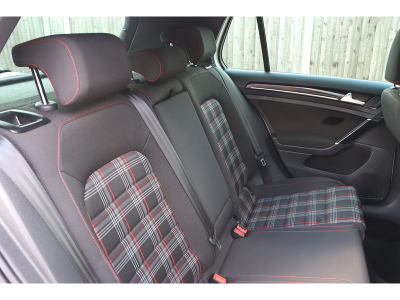 Volkswagen 2.0 TSI BLUEMOTION TECH GTI PERFORMANCE HATCHBACK 5DR PETROL MANUAL HEATED SEATS SAT NAV BLUETOOTH STEREO PARKING AIDS 110000 MILES FSH NO ULEZ CHARGE 72-74 Mitcham Road
