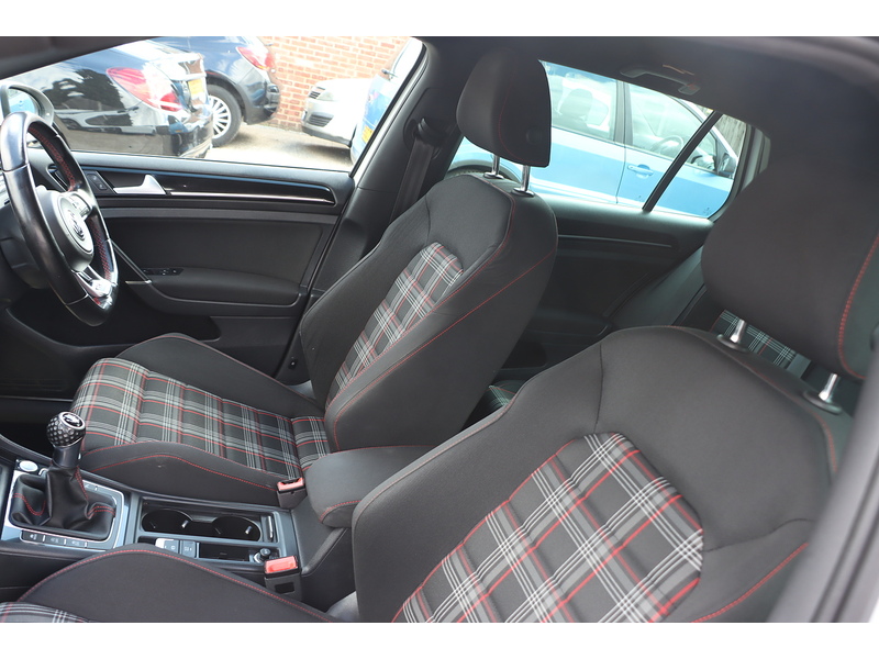 Volkswagen 2.0 TSI BLUEMOTION TECH GTI PERFORMANCE HATCHBACK 5DR PETROL MANUAL HEATED SEATS SAT NAV BLUETOOTH STEREO PARKING AIDS 110000 MILES FSH NO ULEZ CHARGE 72-74 Mitcham Road