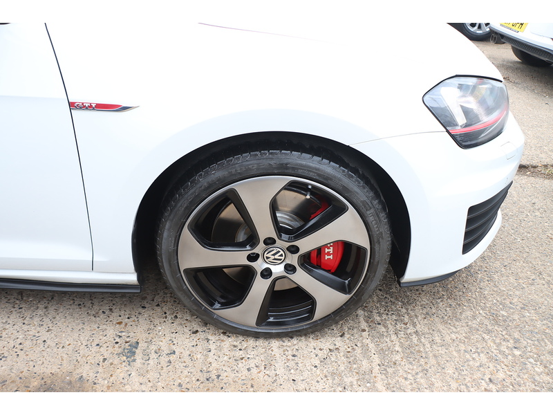 Volkswagen 2.0 TSI BLUEMOTION TECH GTI PERFORMANCE HATCHBACK 5DR PETROL MANUAL HEATED SEATS SAT NAV BLUETOOTH STEREO PARKING AIDS 110000 MILES FSH NO ULEZ CHARGE 72-74 Mitcham Road