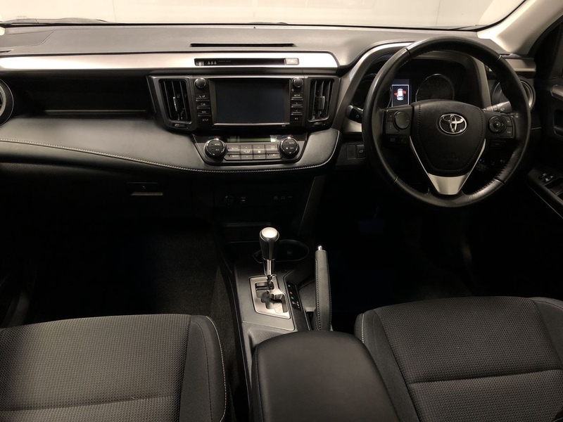 Toyota 2.5 VVT-h Icon SUV 5dr Petrol Hybrid CVT AUTO Euro 6 (s/s) (197 ps) JUST 2 OWNERS FROM NEW ONLY 70000 MILES 72-74 Mitcham Road