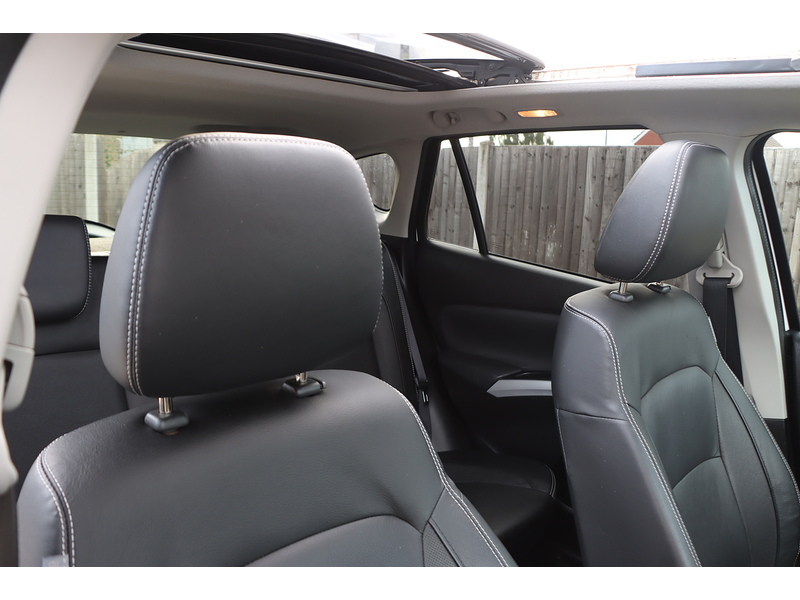 Suzuki 1.6 SZ5 SUV 5DR PETROL CVT ALLGRIP AUTO SUNROOF HEATED SEATS SAT NAV BLUETOOTH REAR CAM PARKING AIDS 1 OWNER FROM NEW ONLY 71000 MILES FSH 10 SERVICES 72-74 Mitcham Road