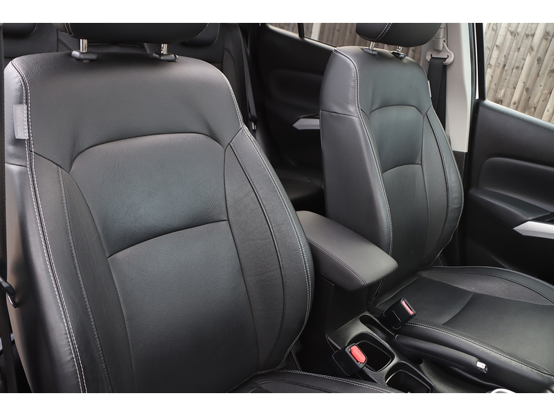 Suzuki 1.6 SZ5 SUV 5DR PETROL CVT ALLGRIP AUTO SUNROOF HEATED SEATS SAT NAV BLUETOOTH REAR CAM PARKING AIDS 1 OWNER FROM NEW ONLY 71000 MILES FSH 10 SERVICES 72-74 Mitcham Road