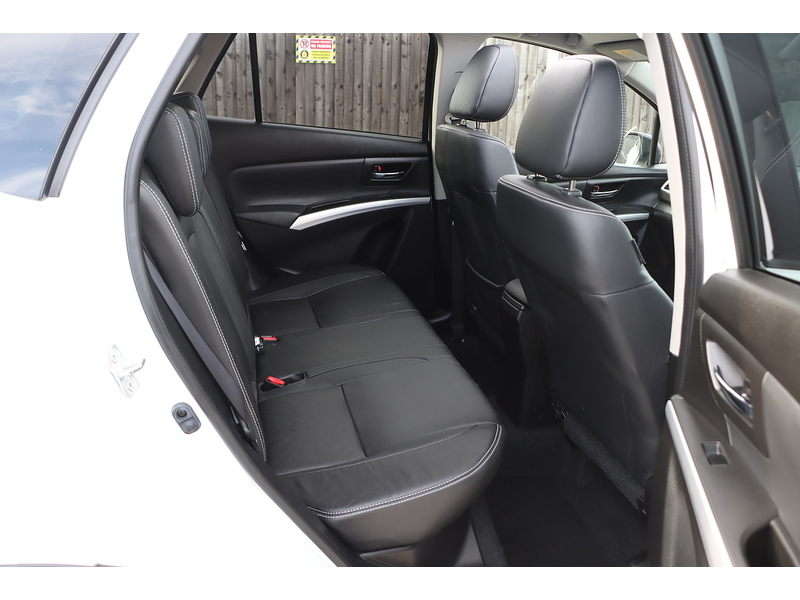 Suzuki 1.6 SZ5 SUV 5DR PETROL CVT ALLGRIP AUTO SUNROOF HEATED SEATS SAT NAV BLUETOOTH REAR CAM PARKING AIDS 1 OWNER FROM NEW ONLY 71000 MILES FSH 10 SERVICES 72-74 Mitcham Road