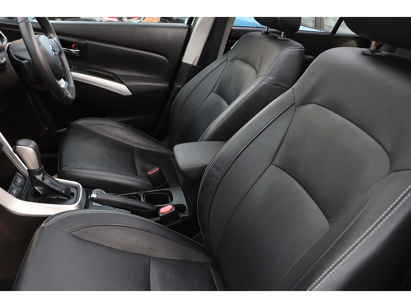 Suzuki 1.6 SZ5 SUV 5DR PETROL CVT ALLGRIP AUTO SUNROOF HEATED SEATS SAT NAV BLUETOOTH REAR CAM PARKING AIDS 1 OWNER FROM NEW ONLY 71000 MILES FSH 10 SERVICES 72-74 Mitcham Road