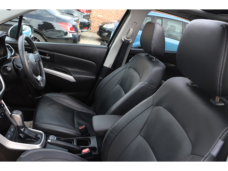 Suzuki 1.6 SZ5 SUV 5DR PETROL CVT ALLGRIP AUTO SUNROOF HEATED SEATS SAT NAV BLUETOOTH REAR CAM PARKING AIDS 1 OWNER FROM NEW ONLY 71000 MILES FSH 10 SERVICES 72-74 Mitcham Road