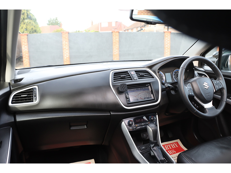Suzuki 1.6 SZ5 SUV 5DR PETROL CVT ALLGRIP AUTO SUNROOF HEATED SEATS SAT NAV BLUETOOTH REAR CAM PARKING AIDS 1 OWNER FROM NEW ONLY 71000 MILES FSH 10 SERVICES 72-74 Mitcham Road