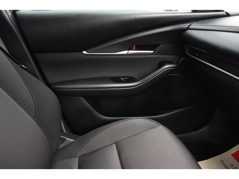 Mazda 2.0 E-SKYACTIV G MHEV SE-L LUX SUV 5DR PETROL AUTO HEATED SEATS SAT NAV BLUETOOTH APPLE CARPLAY REAR CAMERA PARKING AIDS 2 OWNERS ONLY 22000 MILES FSH 72-74 Mitcham Road