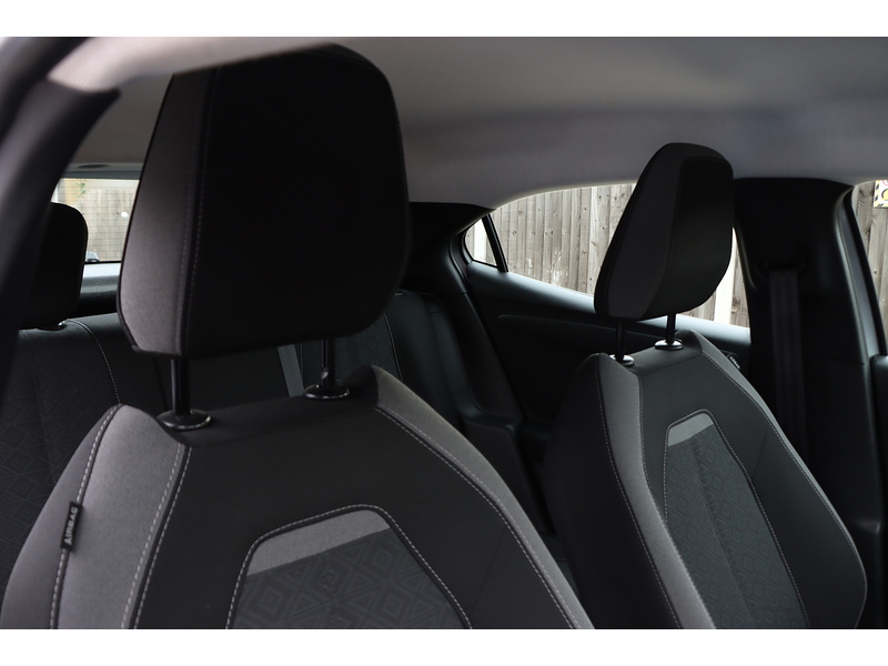 Vauxhall 1.2 TURBO SE EDITION SUV 5DR PETROL MANUAL SAT NAV BLUETOOTH DAB STEREO APPLE CARPLAY JUST 1 PRIVATE OWNER FROM NEW ONLY 41000 MILES SH NO ULEZ CHARGE 72-74 Mitcham Road