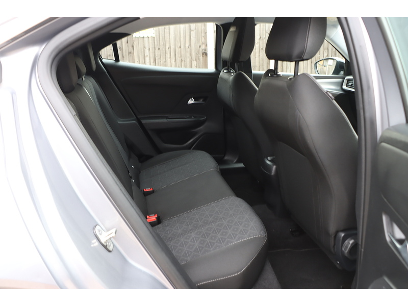 Vauxhall 1.2 TURBO SE EDITION SUV 5DR PETROL MANUAL SAT NAV BLUETOOTH DAB STEREO APPLE CARPLAY JUST 1 PRIVATE OWNER FROM NEW ONLY 41000 MILES SH NO ULEZ CHARGE 72-74 Mitcham Road