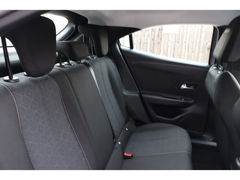 Vauxhall 1.2 TURBO SE EDITION SUV 5DR PETROL MANUAL SAT NAV BLUETOOTH DAB STEREO APPLE CARPLAY JUST 1 PRIVATE OWNER FROM NEW ONLY 41000 MILES SH NO ULEZ CHARGE 72-74 Mitcham Road