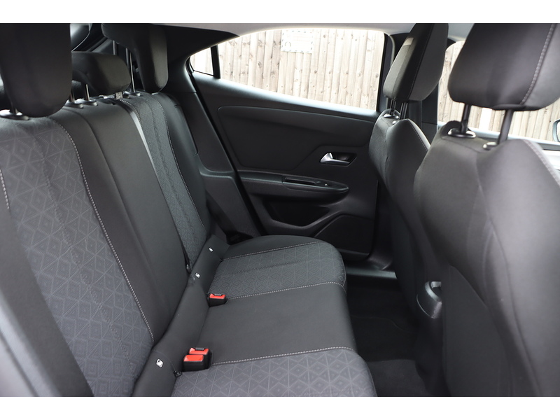 Vauxhall 1.2 TURBO SE EDITION SUV 5DR PETROL MANUAL SAT NAV BLUETOOTH DAB STEREO APPLE CARPLAY JUST 1 PRIVATE OWNER FROM NEW ONLY 41000 MILES SH NO ULEZ CHARGE 72-74 Mitcham Road