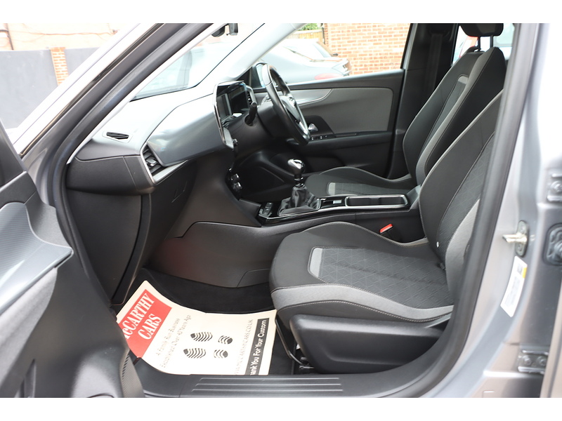 Vauxhall 1.2 TURBO SE EDITION SUV 5DR PETROL MANUAL SAT NAV BLUETOOTH DAB STEREO APPLE CARPLAY JUST 1 PRIVATE OWNER FROM NEW ONLY 41000 MILES SH NO ULEZ CHARGE 72-74 Mitcham Road