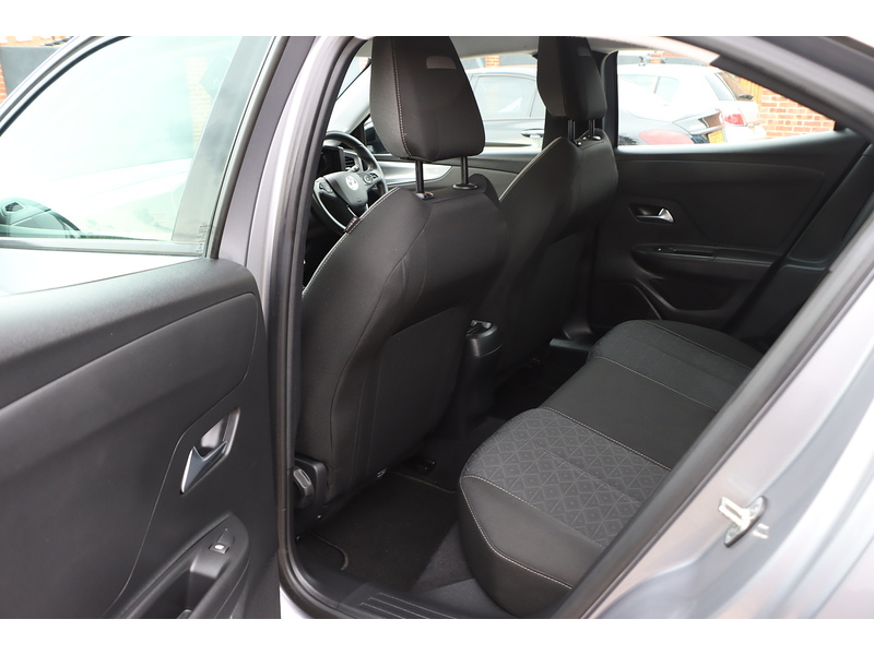 Vauxhall 1.2 TURBO SE EDITION SUV 5DR PETROL MANUAL SAT NAV BLUETOOTH DAB STEREO APPLE CARPLAY JUST 1 PRIVATE OWNER FROM NEW ONLY 41000 MILES SH NO ULEZ CHARGE 72-74 Mitcham Road