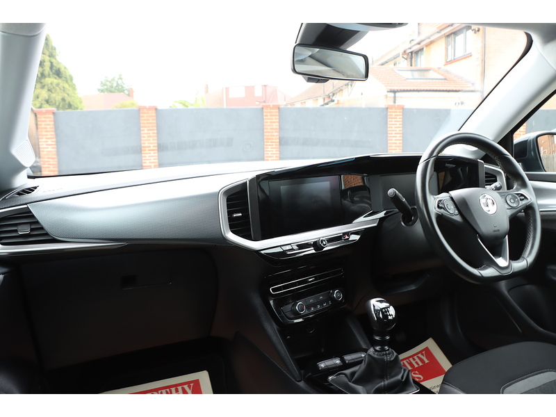Vauxhall 1.2 TURBO SE EDITION SUV 5DR PETROL MANUAL SAT NAV BLUETOOTH DAB STEREO APPLE CARPLAY JUST 1 PRIVATE OWNER FROM NEW ONLY 41000 MILES SH NO ULEZ CHARGE 72-74 Mitcham Road