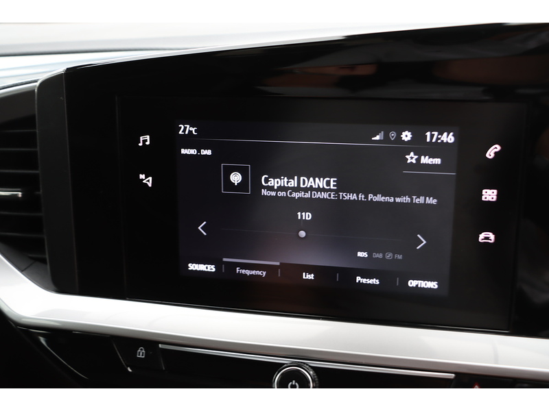Vauxhall 1.2 TURBO SE EDITION SUV 5DR PETROL MANUAL SAT NAV BLUETOOTH DAB STEREO APPLE CARPLAY JUST 1 PRIVATE OWNER FROM NEW ONLY 41000 MILES SH NO ULEZ CHARGE 72-74 Mitcham Road