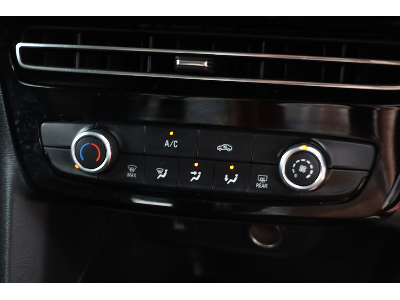 Vauxhall 1.2 TURBO SE EDITION SUV 5DR PETROL MANUAL SAT NAV BLUETOOTH DAB STEREO APPLE CARPLAY JUST 1 PRIVATE OWNER FROM NEW ONLY 41000 MILES SH NO ULEZ CHARGE 72-74 Mitcham Road