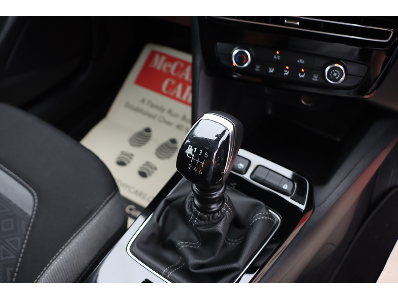 Vauxhall 1.2 TURBO SE EDITION SUV 5DR PETROL MANUAL SAT NAV BLUETOOTH DAB STEREO APPLE CARPLAY JUST 1 PRIVATE OWNER FROM NEW ONLY 41000 MILES SH NO ULEZ CHARGE 72-74 Mitcham Road