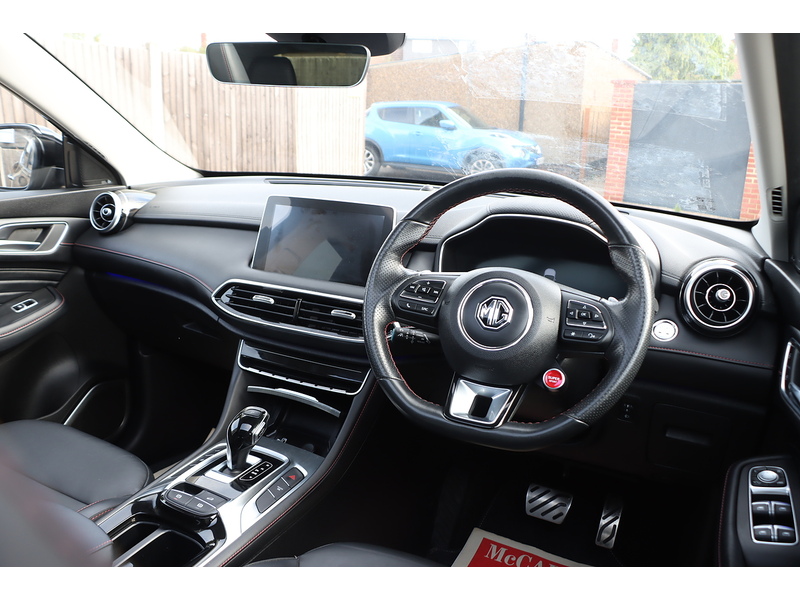 MG 1.5 T-GDI EXCLUSIVE SUV 5DR PETROL DCT AUTO PAN ROOF HEATED SEATS SAT NAV BLUETOOTH APPLE CARPLAY REAR CAMERA PARKING AIDS JUST 1 OWNER 40000 MILES SH 72-74 Mitcham Road