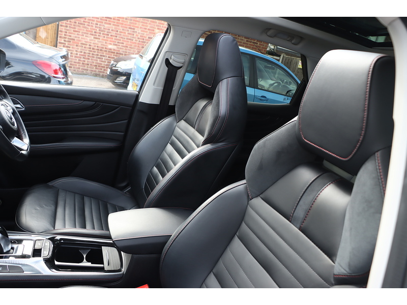 MG 1.5 T-GDI EXCLUSIVE SUV 5DR PETROL DCT AUTO PAN ROOF HEATED SEATS SAT NAV BLUETOOTH APPLE CARPLAY REAR CAMERA PARKING AIDS JUST 1 OWNER 40000 MILES SH 72-74 Mitcham Road