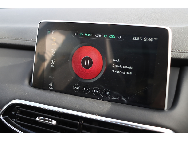 MG 1.5 T-GDI EXCLUSIVE SUV 5DR PETROL DCT AUTO PAN ROOF HEATED SEATS SAT NAV BLUETOOTH APPLE CARPLAY REAR CAMERA PARKING AIDS JUST 1 OWNER 40000 MILES SH 72-74 Mitcham Road