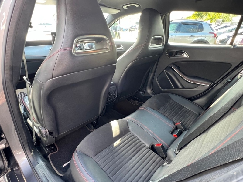Mercedes-Benz GLA200 1.6 AMG LINE EDITION SUV 5DR PETROL 7G-DCT AUTO HEATED SEATS SAT NAV BLUETOOTH DAB STEREO REAR CAM PARKING AIDS ONLY 56000 MILES FSH 6 SERVICES 72-74 Mitcham Road