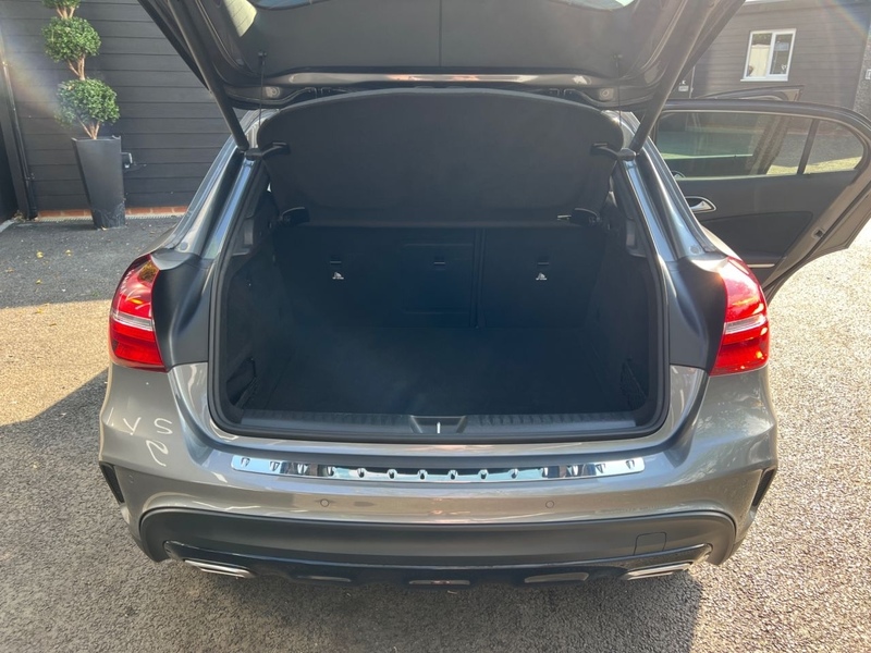 Mercedes-Benz GLA200 1.6 AMG LINE EDITION SUV 5DR PETROL 7G-DCT AUTO HEATED SEATS SAT NAV BLUETOOTH DAB STEREO REAR CAM PARKING AIDS ONLY 56000 MILES FSH 6 SERVICES 72-74 Mitcham Road