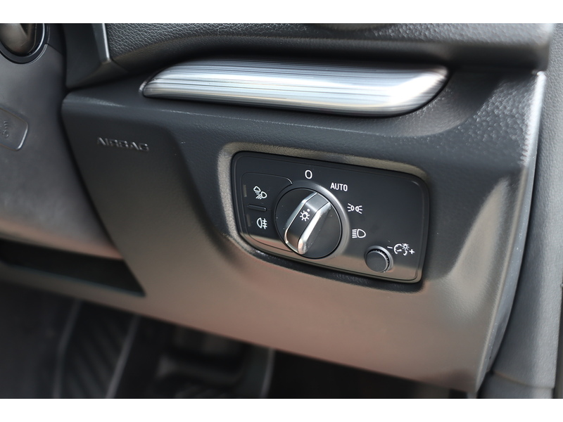 Audi 1.4 TFSIE 40 E-TRON SPORTBACK 5DR PETROL PLUG-IN HYBRID S TRONIC AUTO SAT NAV BLUETOOTH DAB STEREO APPLE CARPLAY PARKING AIDS 2 OWNERS 50000 MILES FSH 72-74 Mitcham Road
