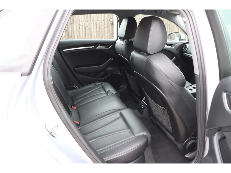 Audi 1.4 TFSIE 40 E-TRON SPORTBACK 5DR PETROL PLUG-IN HYBRID S TRONIC AUTO SAT NAV BLUETOOTH DAB STEREO APPLE CARPLAY PARKING AIDS 2 OWNERS 50000 MILES FSH 72-74 Mitcham Road