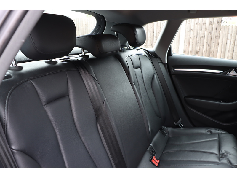 Audi 1.4 TFSIE 40 E-TRON SPORTBACK 5DR PETROL PLUG-IN HYBRID S TRONIC AUTO SAT NAV BLUETOOTH DAB STEREO APPLE CARPLAY PARKING AIDS 2 OWNERS 50000 MILES FSH 72-74 Mitcham Road
