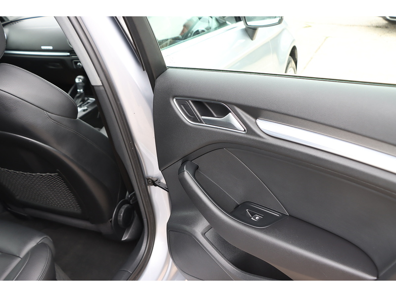 Audi 1.4 TFSIE 40 E-TRON SPORTBACK 5DR PETROL PLUG-IN HYBRID S TRONIC AUTO SAT NAV BLUETOOTH DAB STEREO APPLE CARPLAY PARKING AIDS 2 OWNERS 50000 MILES FSH 72-74 Mitcham Road