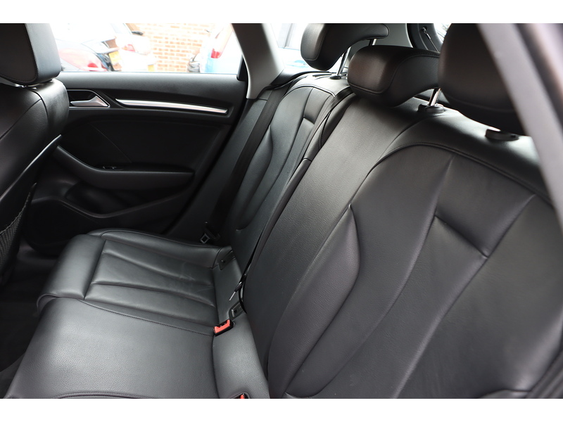 Audi 1.4 TFSIE 40 E-TRON SPORTBACK 5DR PETROL PLUG-IN HYBRID S TRONIC AUTO SAT NAV BLUETOOTH DAB STEREO APPLE CARPLAY PARKING AIDS 2 OWNERS 50000 MILES FSH 72-74 Mitcham Road