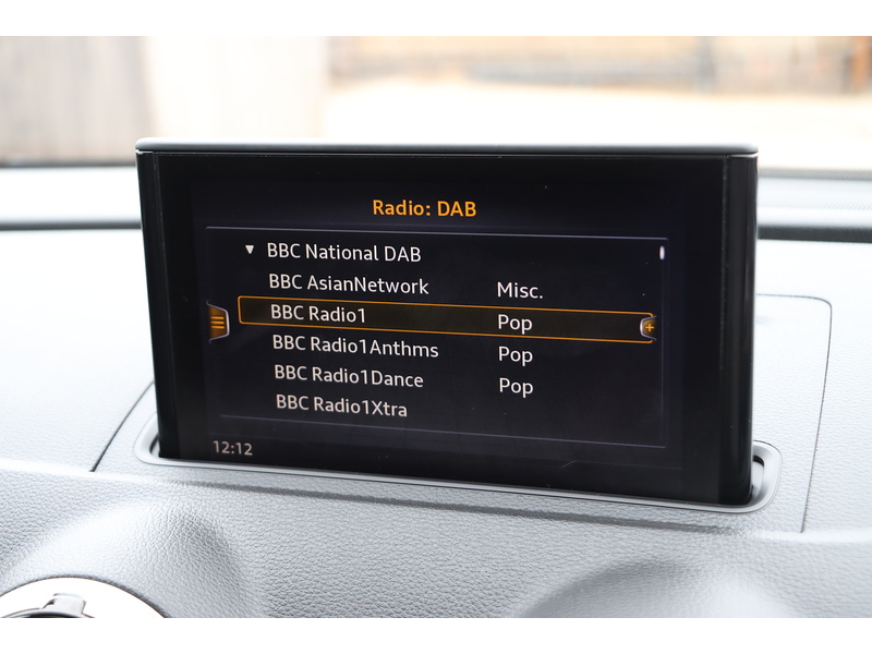 Audi 1.4 TFSIE 40 E-TRON SPORTBACK 5DR PETROL PLUG-IN HYBRID S TRONIC AUTO SAT NAV BLUETOOTH DAB STEREO APPLE CARPLAY PARKING AIDS 2 OWNERS 50000 MILES FSH 72-74 Mitcham Road