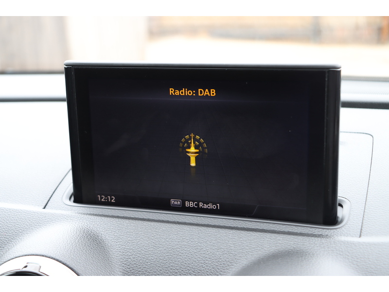 Audi 1.4 TFSIE 40 E-TRON SPORTBACK 5DR PETROL PLUG-IN HYBRID S TRONIC AUTO SAT NAV BLUETOOTH DAB STEREO APPLE CARPLAY PARKING AIDS 2 OWNERS 50000 MILES FSH 72-74 Mitcham Road